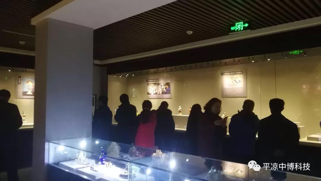 �����v�⣬׌�Aͤ�в����^��Ʒ�����v�����ﱳ��Ĺ��£�